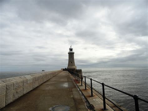 Tynemouth Pier Lighthouse © Robert Graham Geograph Britain And Ireland
