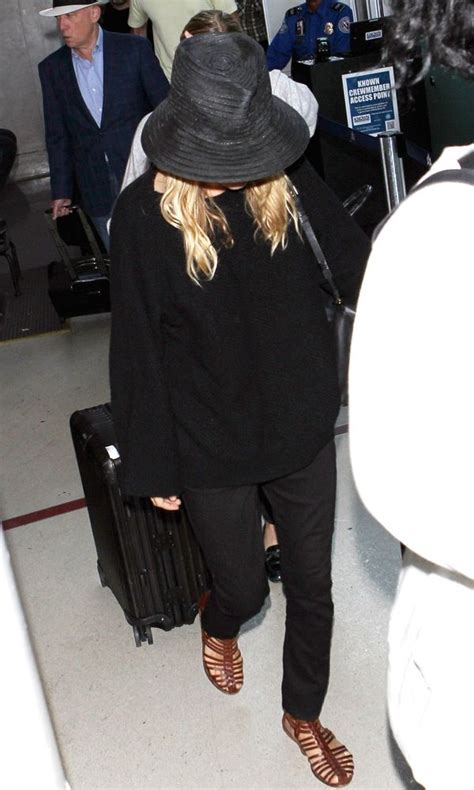 Olsens Anonymous Blog Mary Kate Olsen Airport Look Laid Back Casual Lax