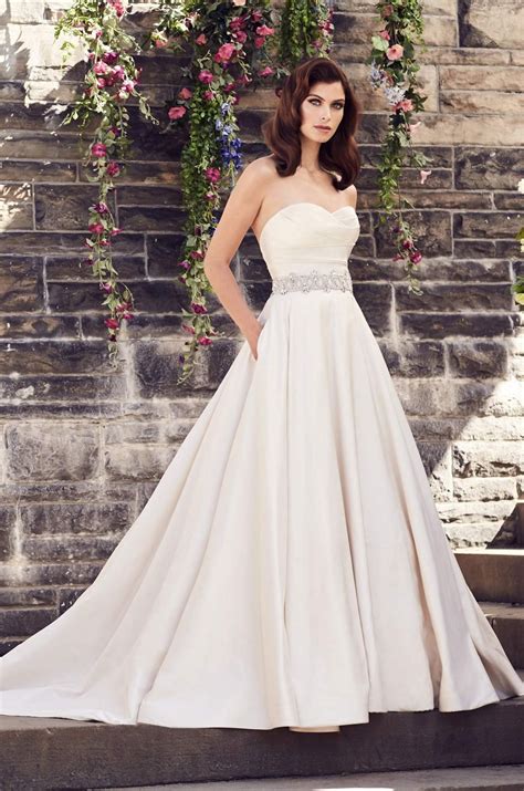 Your Guide To Wedding Dress Necklines
