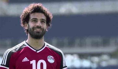 تفاصيل وقيمة صفقة انتقال محمد صلاح إلى ليفربول والراتب الاسبوعى للاعب