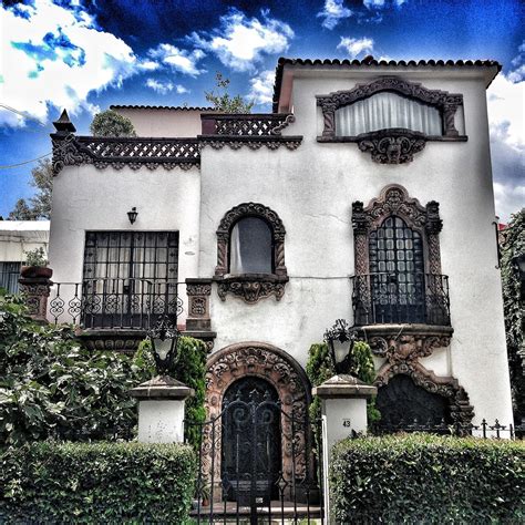 This one is the same spanish colonial revival but not in houses in public constructions. Eye For Design: Decorate Spanish Colonial "Old Hollywood ...
