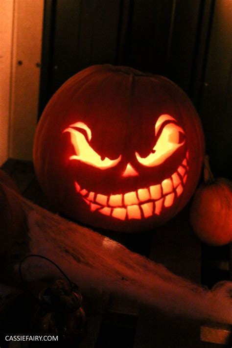 20 Really Scary Pumpkin Faces