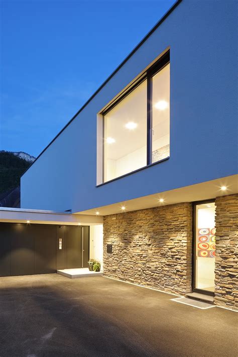 Die vorgefertigten blockbohlen kommen aus unserem produktionswerk. Fixverglasung bei Architektenhaus mit Steinfassade ...
