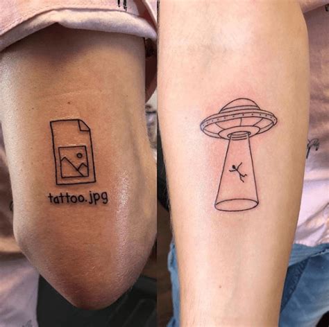 Cada trazo o color pueden esconder muchos significados. Tatuajes pequeños para hombres en el brazo - Modaellos.com