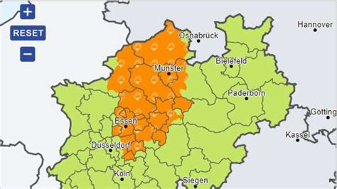 unwetterwarnung in nordrhein westfalen unwetter gewitter und starkregen toben über das land