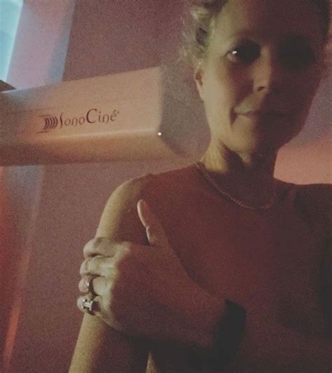 Pro Tv Gwyneth Paltrow A Pozat în Bikini La Saună Imaginea De 300 000 De Like Uri