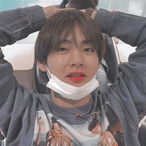 There are already 84 enthralling, inspiring and awesome images tagged with taehyung aesthetic. r o s i e | Bts taehyung, Fotos de kim, Material de novio