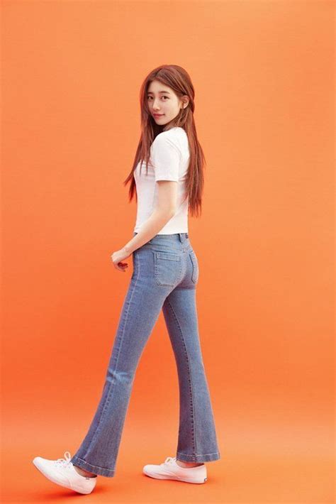 Bae Suzy Works Her Magic In Jeans Korean Fashion Fashion Suzy