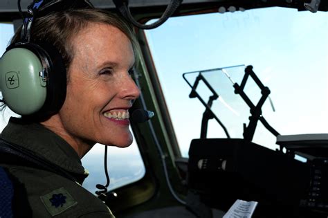 First Female C 17 Aircraft Commander Aviation Pioneer Retires Air