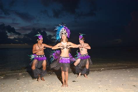 polynesian cook islander dancers dancing on muril beach lagoon in rarotonga cook islands stock