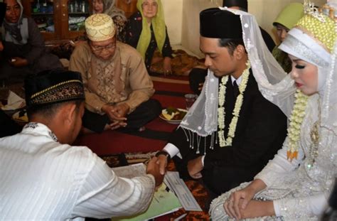 Tanggung jawab seorang suami dalam berumah tangga | ceramah ustadz abdul somad lc. Beratnya Tanggung Jawab Suami Setelah Ijab Qabul Terucap ...