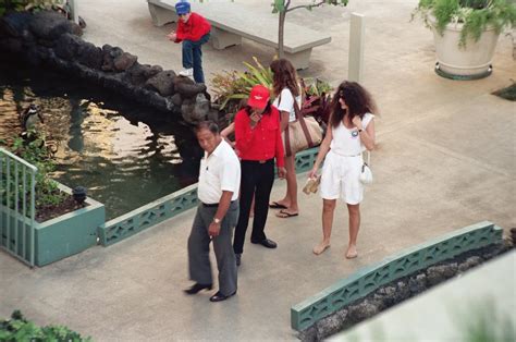 What would you like to do? Michael with unknown women - Michael Jackson Photo ...