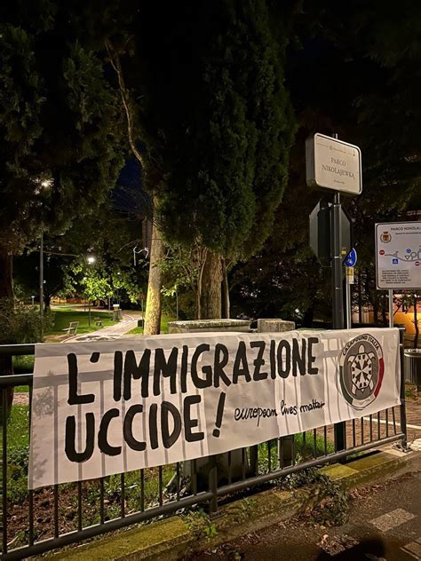 Limmigrazione Uccide Striscione Di Casapound A Rovereto Casapound