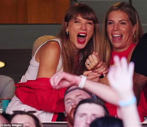 Taylor Swifts Fans Are Going Wild With Hilarious Memes As She Adds