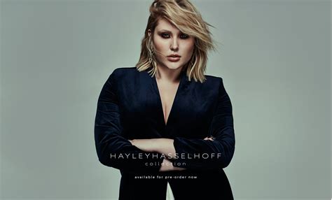 The 1990s is often remembered as a decade of peace, prosperity and the rise of the internet (world wide web). Ontwerper Hayley Hasselhoff rocks - Sweet About Me