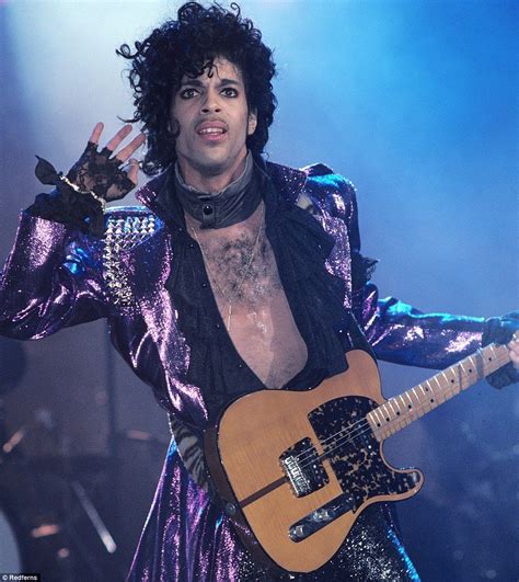 Prince S Most Iconic Outfits That Stunned The World Prince Purple