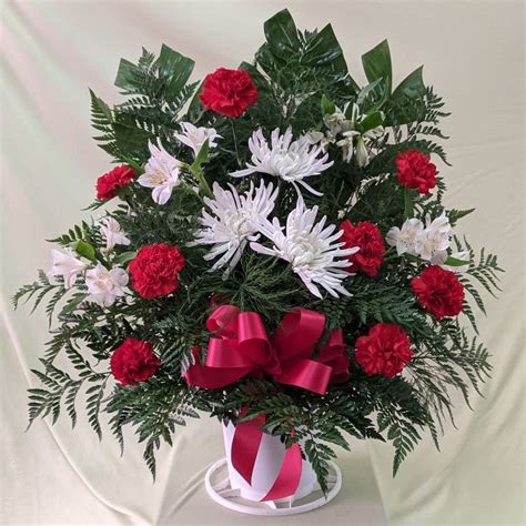 White And Red Sympathy Basket Syb233 Doss Flowers And Ts And All A