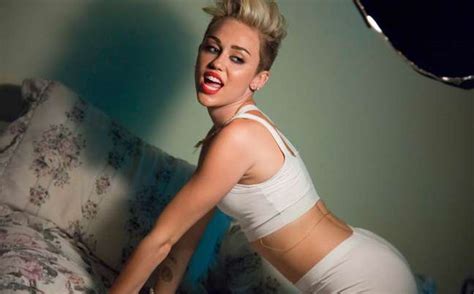 De estrela da Disney a striptease e subversão conheça Miley Cyrus