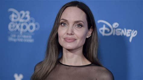 She began acting at a young age, studying. Da Angelina Jolie a Jack Black: le maggiori celebrità ...