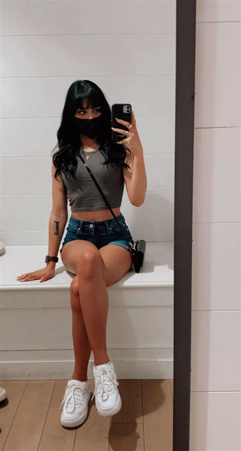 fitting room selfies are so fun [over 18] r selfie