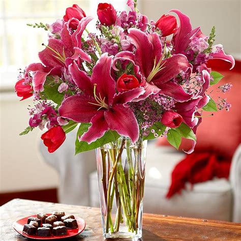 Valentines Day Bouquet With Square Glass Vase Valentine Flower