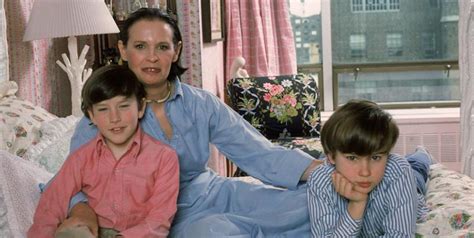 Inside Gloria Vanderbilt S Complicated Relationships With Her Sons