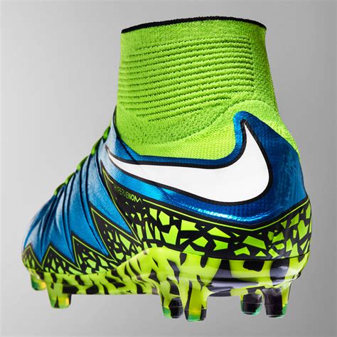Die beschaffenheit von echtem rasen ist wetterabhängig, denn nach einem regen kann er viel feuchtigkeit speichern. Nike Hypervenom II 2015 Frauen-Fußballschuhe ...
