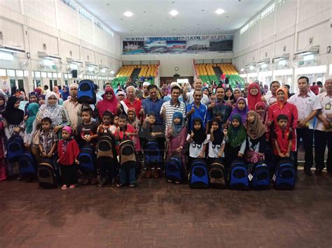 Senarai bantuan kerajaan bulan oktober 2020 yg anda mungkin boleh terima 6 aylar önce. 1,000 Anak Pekebun Kecil Getah Terima Bantuan Sekolah ...