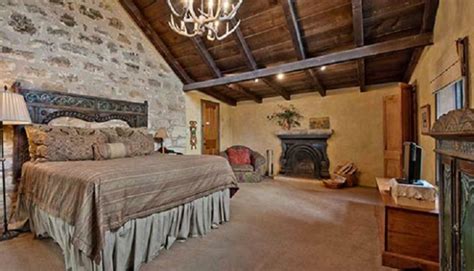 Backwoods also offers catering services and a private dining room that can seat up to 50 attendees, with additional seating available on the patio. Western Design & Decor in the Texas Hill Country