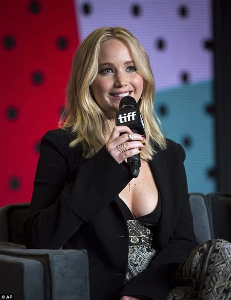 Jennifer Lawrence Flashes Her Cleavage In Low Cut Crop Top Daily Mail