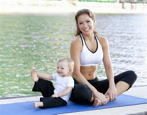Mommy Daughter Yoga Stock Image Image Of Daughter Health 21084565