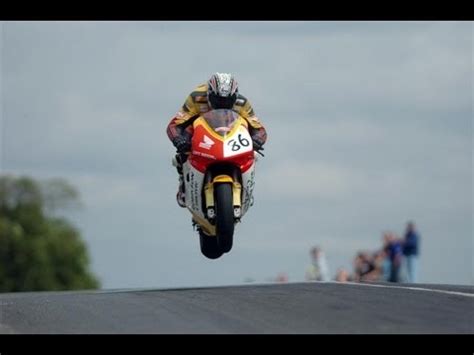 Through the manx gp, racing on the isle of man is fairly easy (provided you can get your bike all the way there, of course!) Saltos a toda velocidad en isla de man (carreras de motos ...