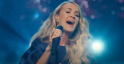 Watch Carrie Underwoods O Holy Night Performance Popsugar