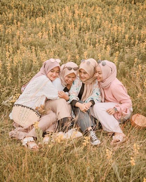 Maybe you would like to learn more about one of these? Foto Cewek2 Cantik Lucu Berhijab Buat Quotes : Foto Cewek2 ...