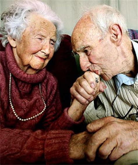 old couples in love are so cute 30 pics 1