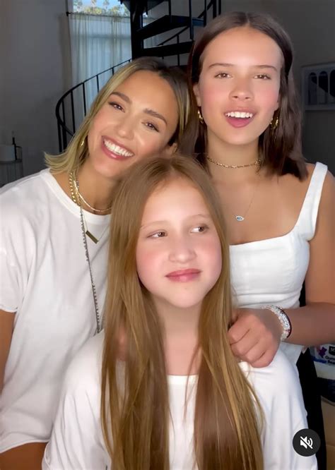 Jessica Albas Daughters Look All Grown Up In Sweet Mothers Day Video