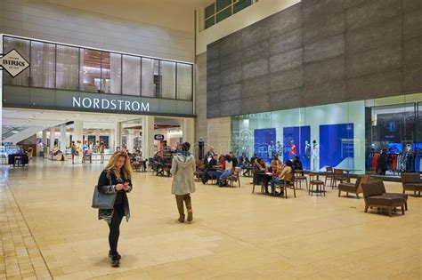 ► sculptures at yorkdale shopping centre‎ (1 c, 2 f). Yorkdale Shopping Mall - Toronto, Canada - Shoppers ...
