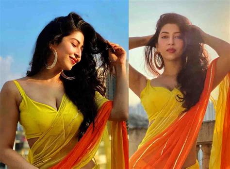 Sonarika Bhadoria Gorgeous Photoshoot In Yellow Saree Filmy19