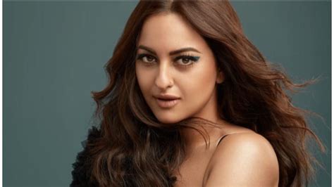 Up Minister Slams Sonakshi Sinha Post Kaun Banega Crorepati Blunder India Tv