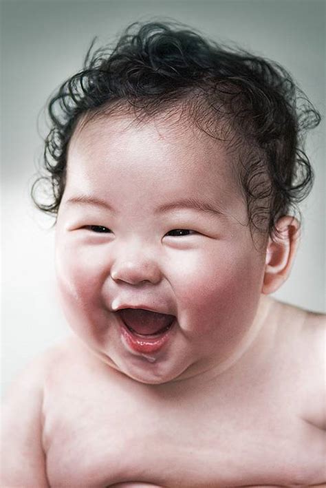 30 Adorable Photos Of Baby Laughing