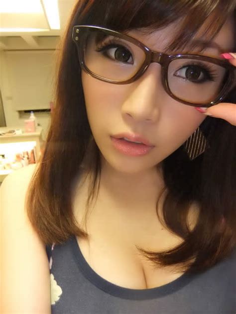 18 Pics Of Cute Asian Girls In Glasses Foxy Asia Magazine