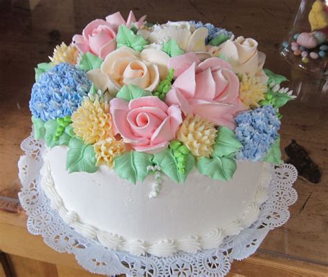 With beautiful petals and exquisite arrangements, all of her creations look so much like flower bouquets, you could barely even tell they're actually buttercream cakes. Beautiful Pastel Spring Bouquet Cake #icingonthecakelg ...