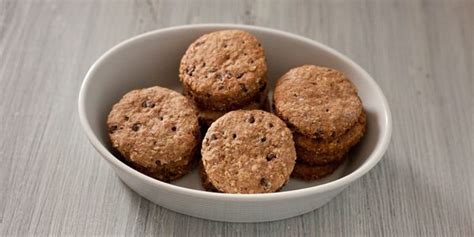 Veloci da preparare, sono perfetti per la colazione e la merenda. Biscotti ai fiocchi di avena (tipo Grancereale) fatti in ...