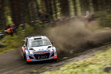 Un hyundai i20 n que traía a la calle todo lo aprendido en el wrc con el modelo con el que recientemente dani sordo ha ganado el rally de cerceña. hyundai i20 wrc rally finland - ForceGT.com
