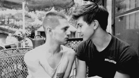 Gay Kiss  Teenage Couples Cute Gay Couples Kiss S Carne Gay