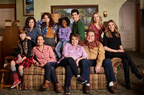 ABC cancels 'Roseanne' after Roseanne Barr's racist tweets