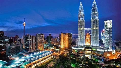 The towers are also visible across the city and look blazing at. 5-five-5: Petronas Twin Towers (Kuala Lumpur - Malaysia)