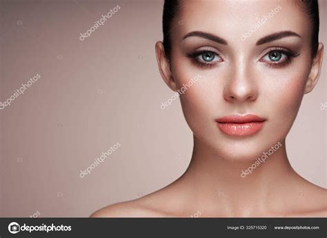 Beautiful Woman Face — Stock Photo © Heckmannoleg 325715320