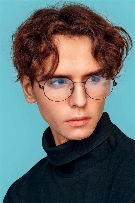 Eboy Haircut Is The Hottest Guys Trend Middle Part Hairstyles Wavy