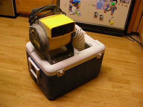 Below is the original ice chest air cooler we featured before, along with 2 more great ideas. DIY invention page